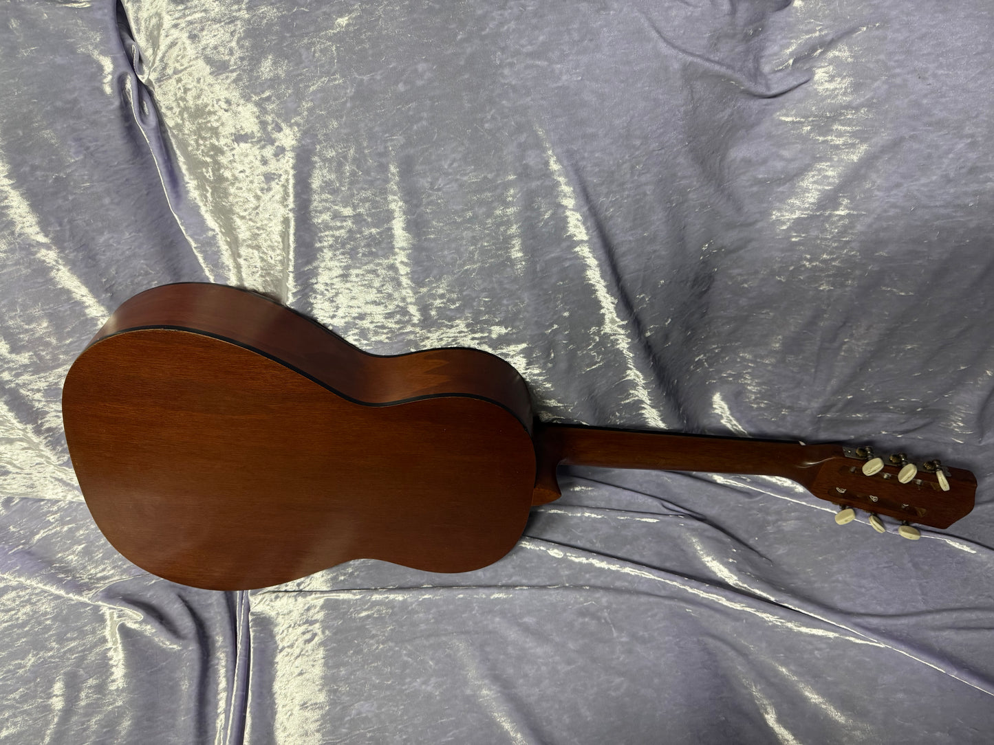 Acoustic Guitar Hondo li used setup ready to use.