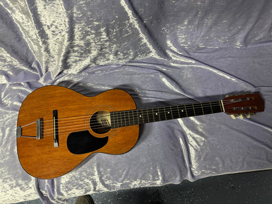 Acoustic Guitar Hondo li used setup ready to use.