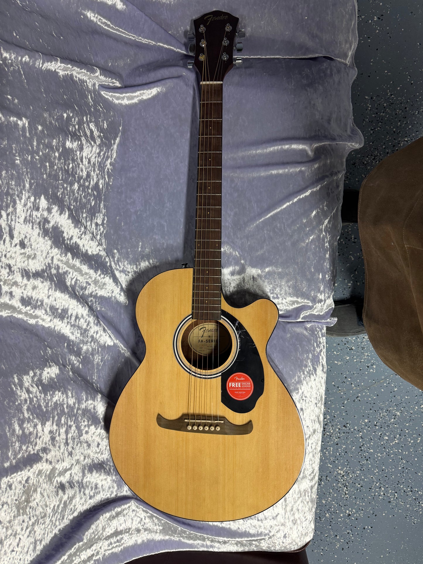 Fender like new FA-135CE NAT Electric