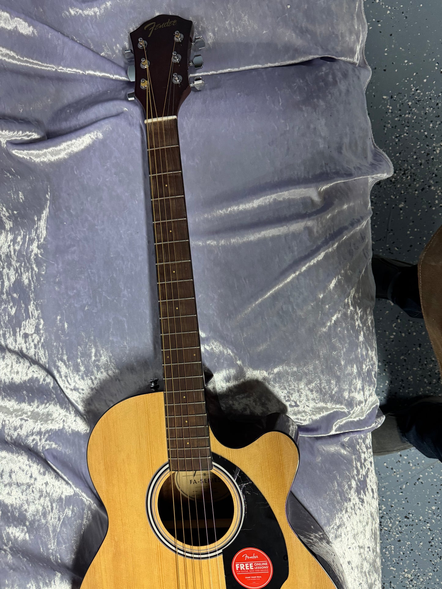 Fender like new FA-135CE NAT Electric