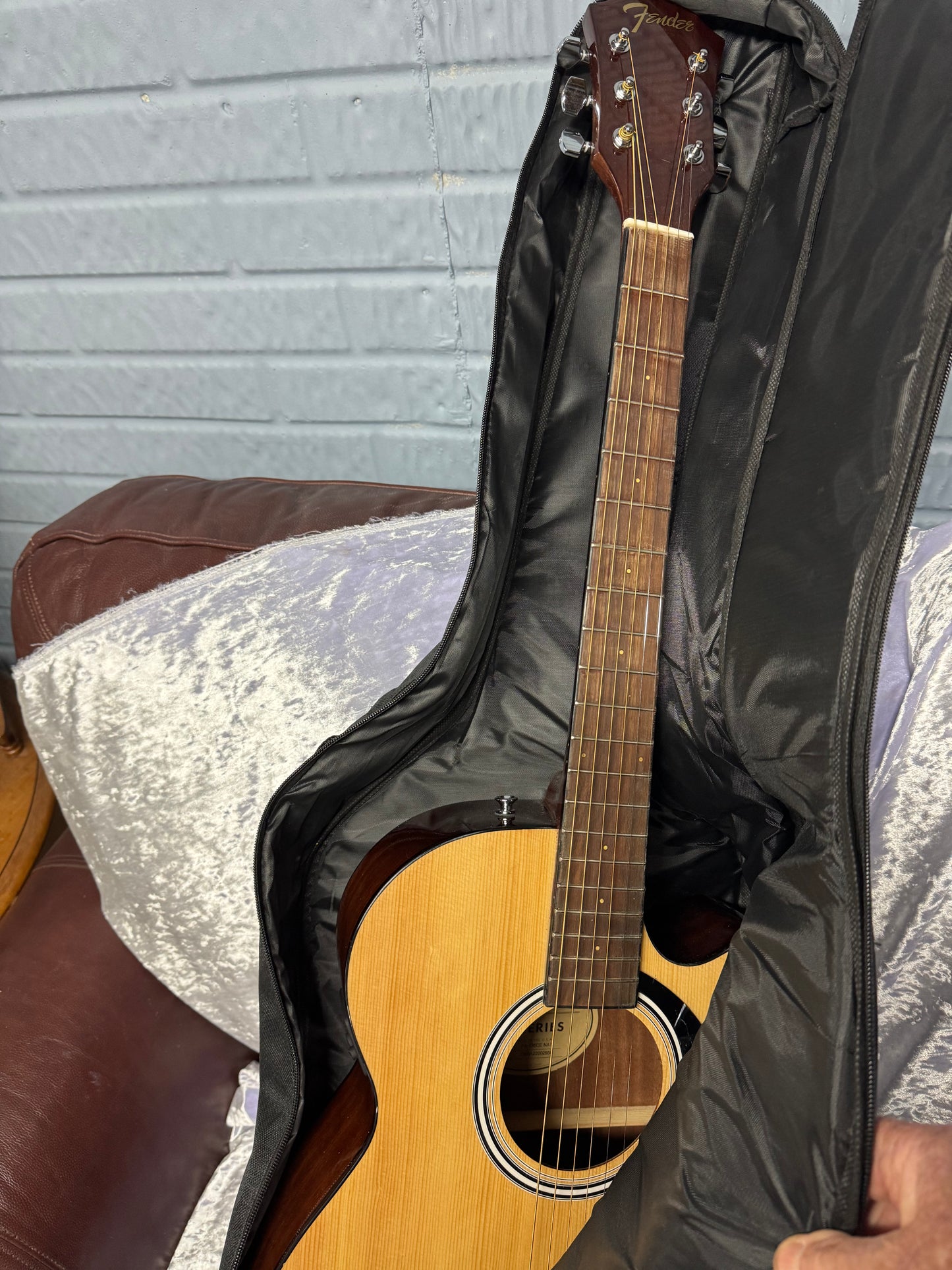 Fender like new FA-135CE NAT Electric